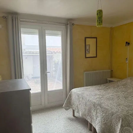 Holiday home Maison 3 Pieces, Mezzanine, 6 Couchages, Terrasse, Clim, A 80m De La - - Fr-1-229c-88
