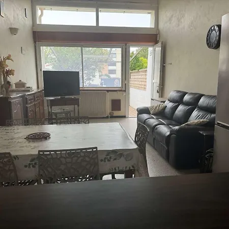 Maison 3 Pieces, Mezzanine, 6 Couchages, Terrasse, Clim, A 80m De La - - Fr-1-229c-88 Holiday home Port-la-Nouvelle