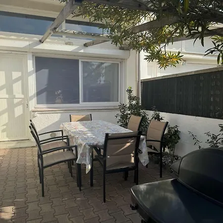 Maison 3 Pieces, Mezzanine, 6 Couchages, Terrasse, Clim, A 80m De La - - Fr-1-229c-88 *